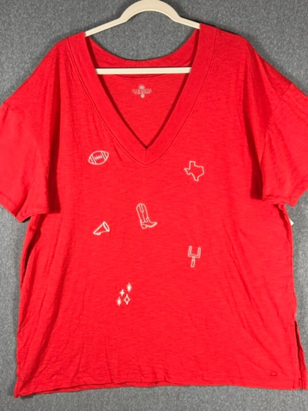 Club Social Jadelynne Brooke Boyfriend T-Shirt Sz Lg Red Football Texas V-Neck
